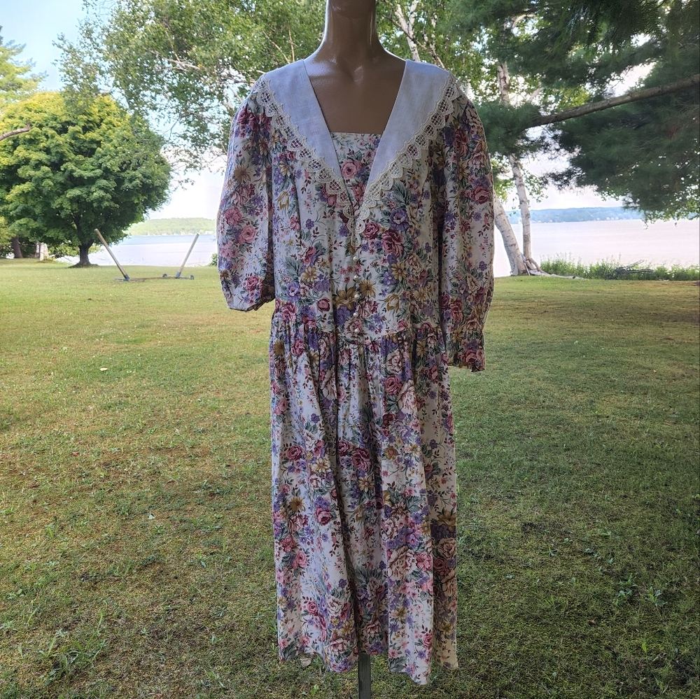 VINTAGE DRESS